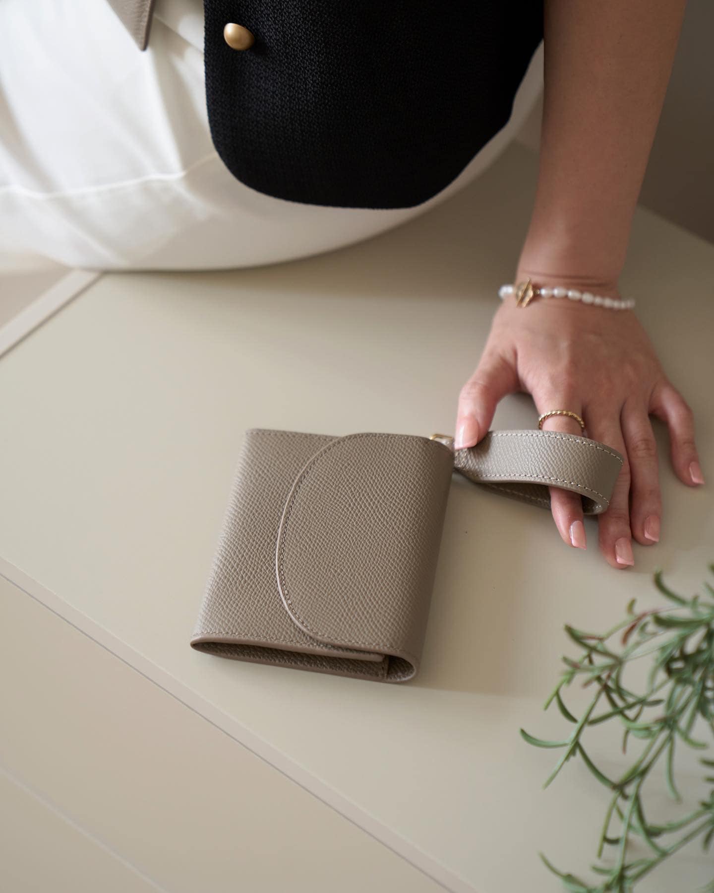 Mellow Wallet Epsom Leather Craft Stitching