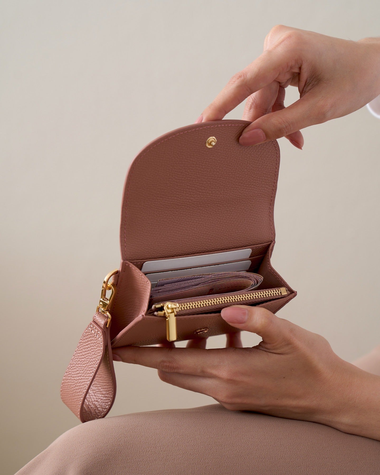 Mellow Wallet Epsom Leather Craft Stitching