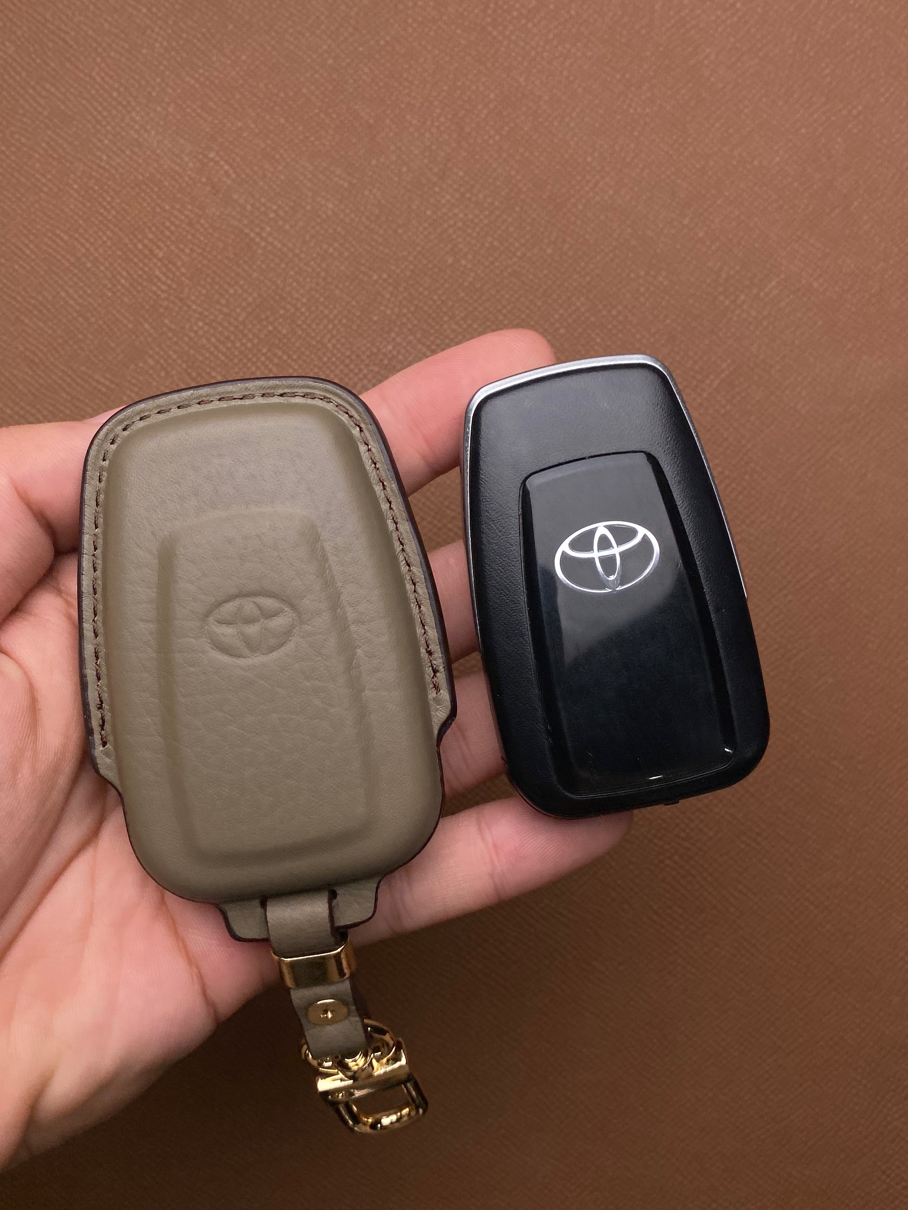 Leather Key Case for Toyota Camry, Cross (2019-2023) - TOD4