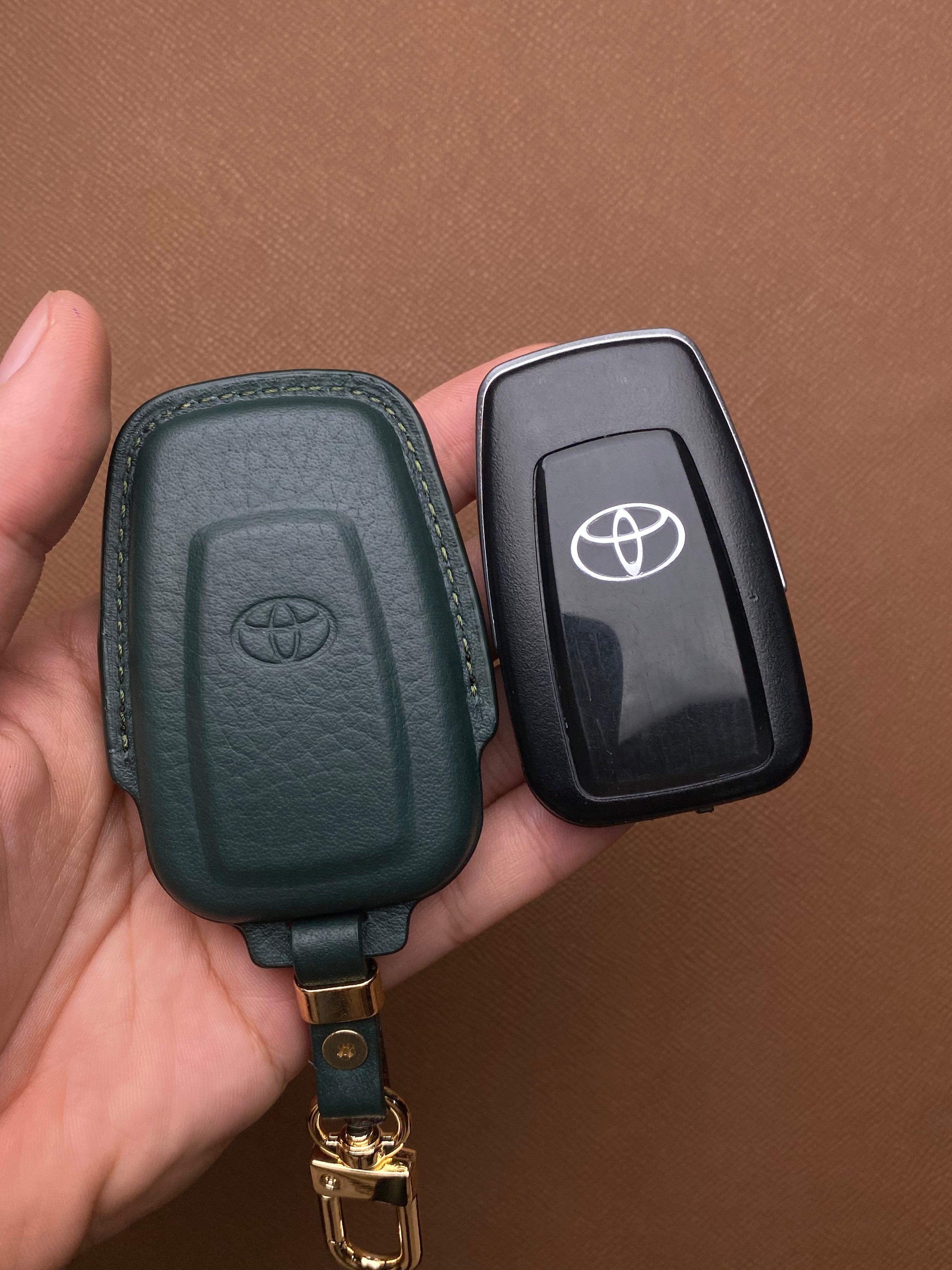 Leather Key Case for Toyota Camry, Cross (2019-2023) - TOD4