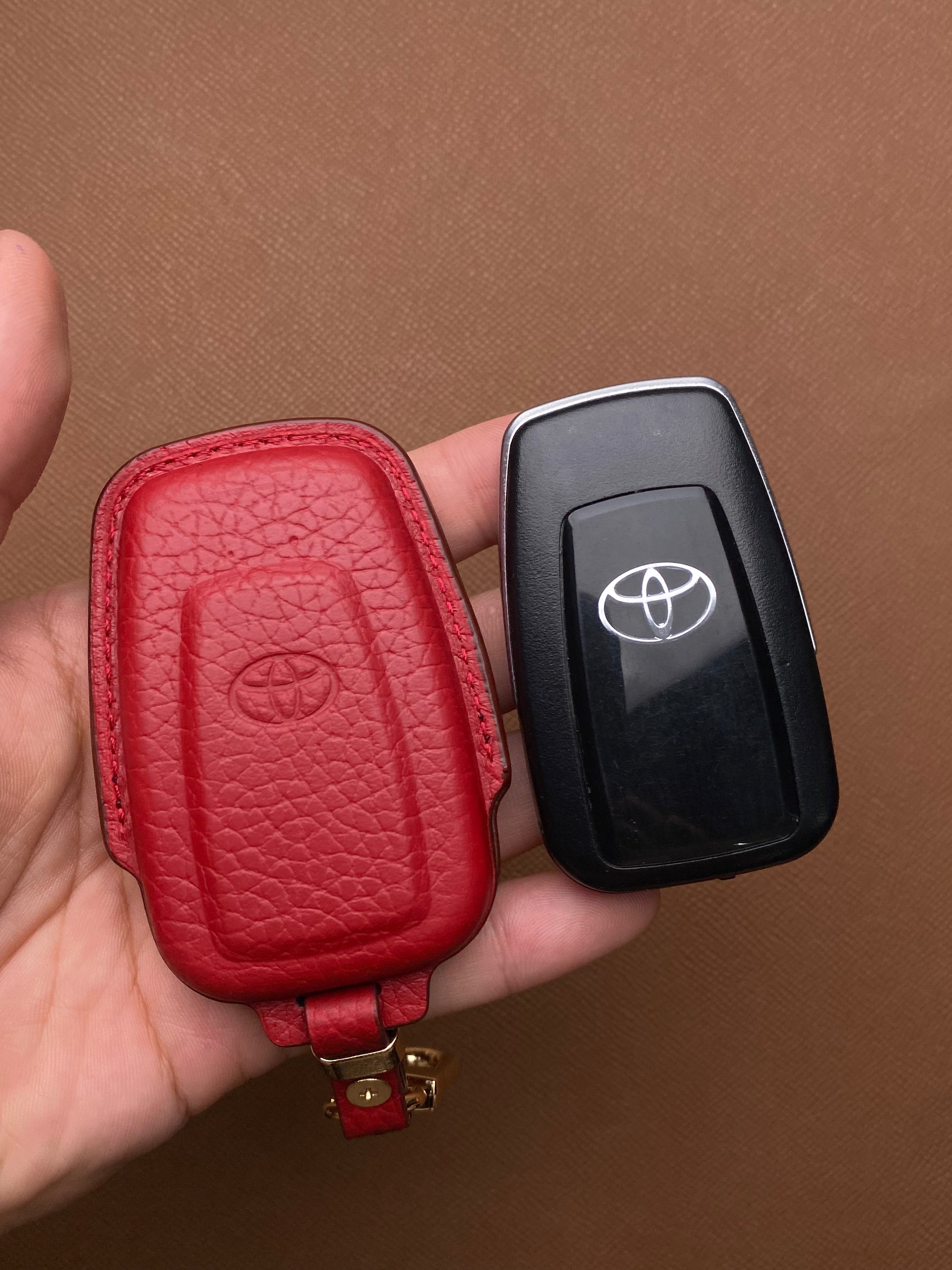 Leather Key Case for Toyota Camry, Cross (2019-2023) - TOD4