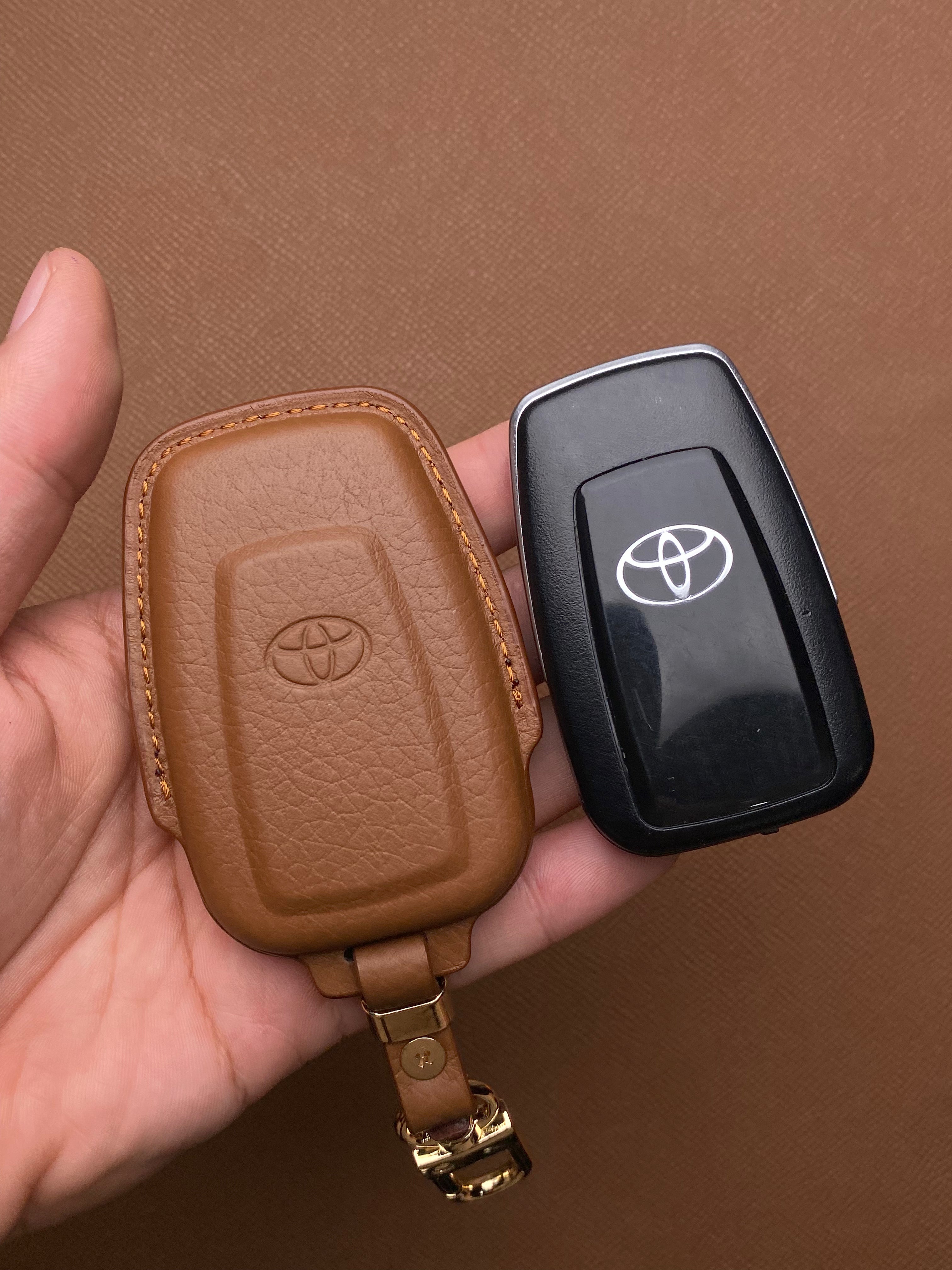 Leather Key Case for Toyota Camry, Cross (2019-2023) - TOD4