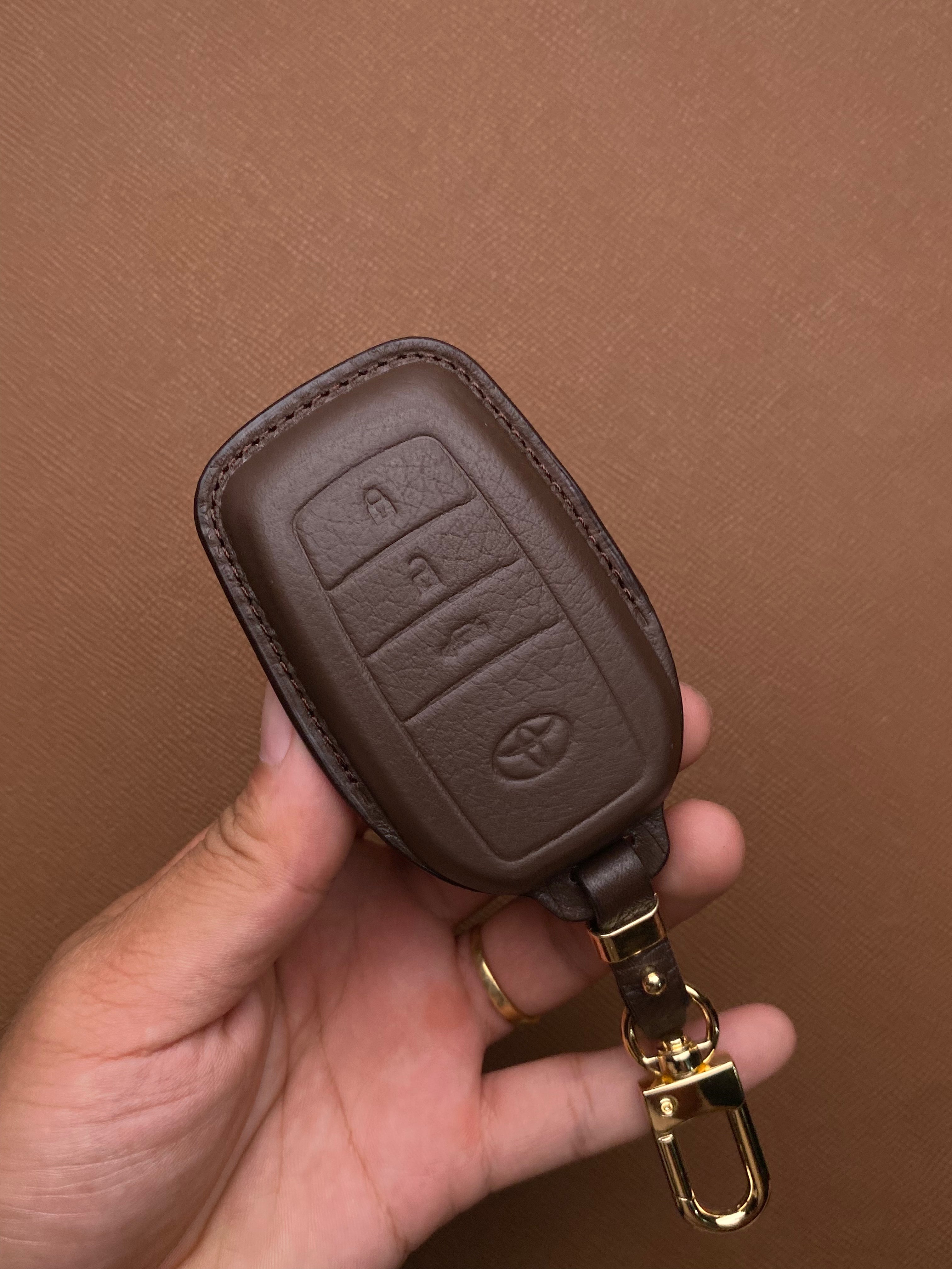 Leather Key Case for Toyota Fortuner, Innova V, Hilux G (2017-2022) 3-Button Smart Key - TOC3OTO