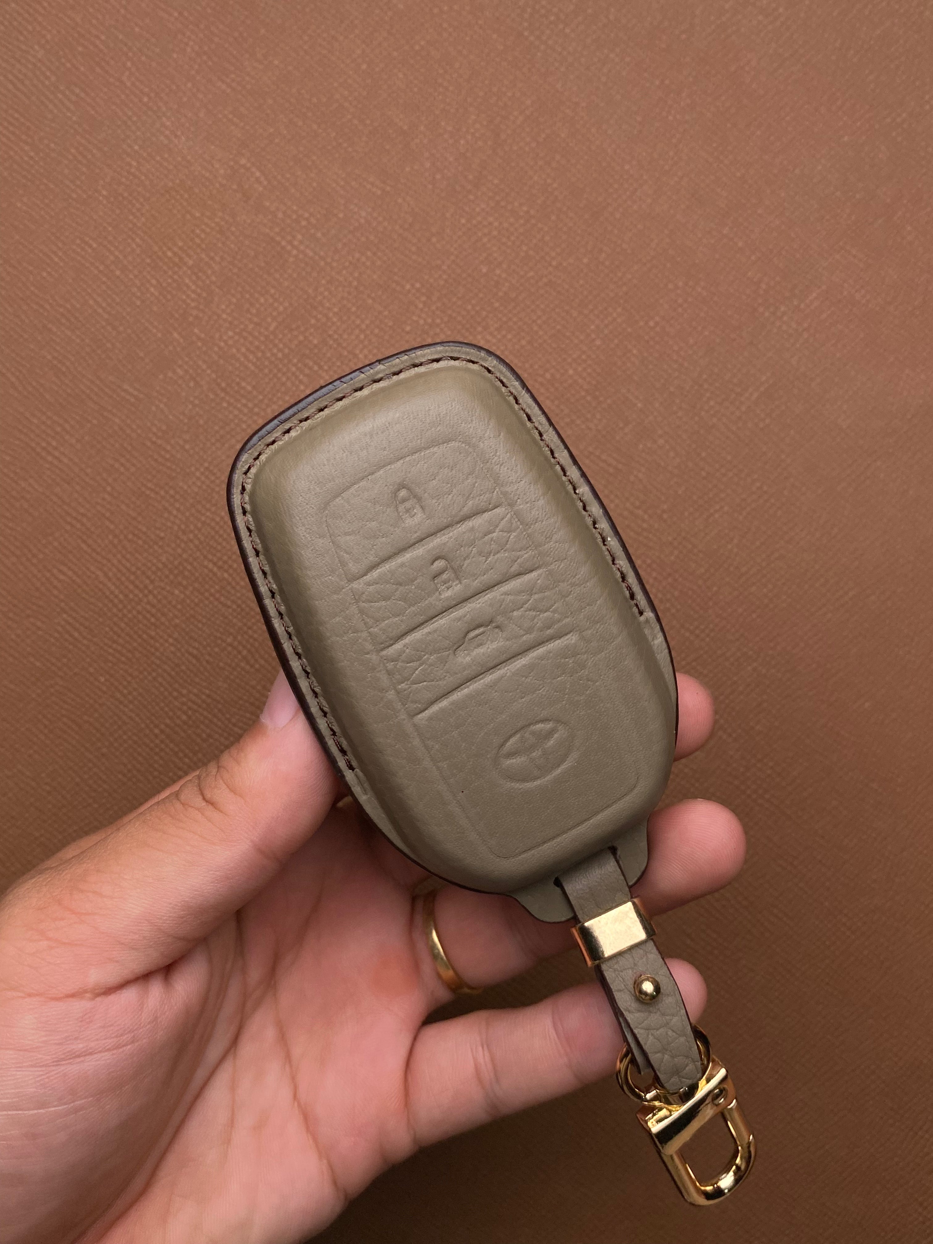Leather Key Case for Toyota Fortuner, Innova V, Hilux G (2017-2022) 3-Button Smart Key - TOC3OTO