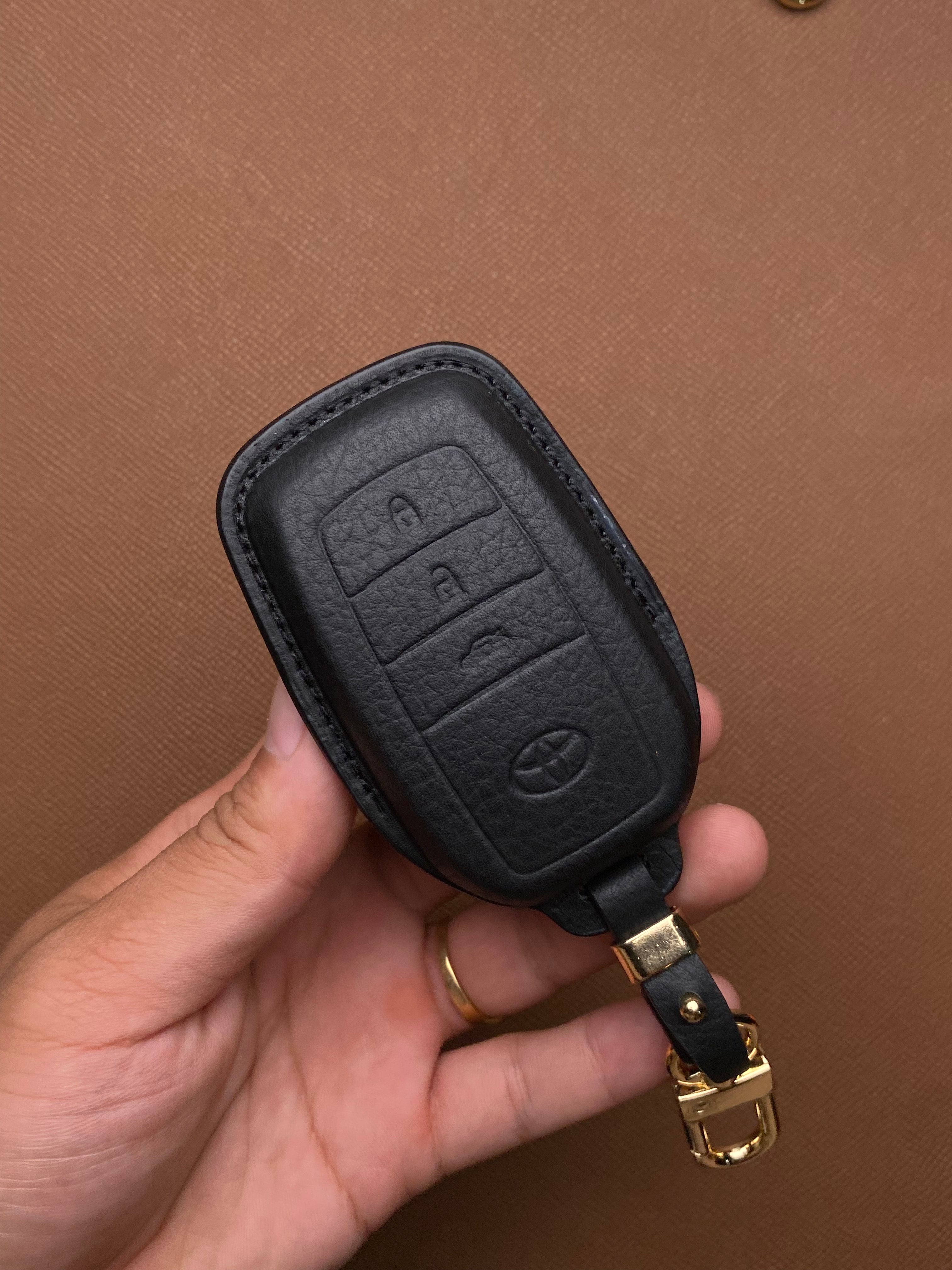 Leather Key Case for Toyota Fortuner, Innova V, Hilux G (2017-2022) 3-Button Smart Key - TOC3OTO